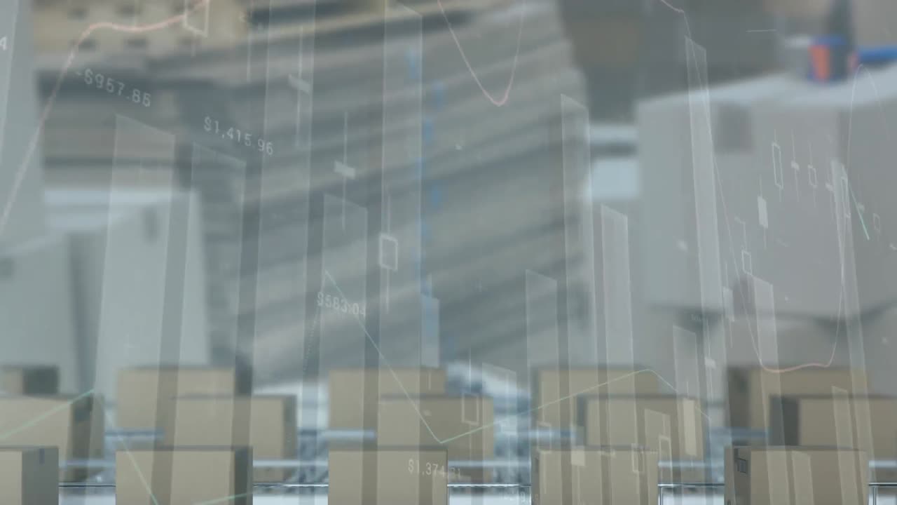 Elaborazione dati statistici su numerose scatole di consegna su nastro trasportatore con sfondo di magazzino.