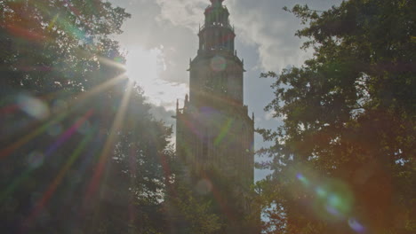 Kippen-Sie-Den-Martini-Turm-In-Groningen-Herunter