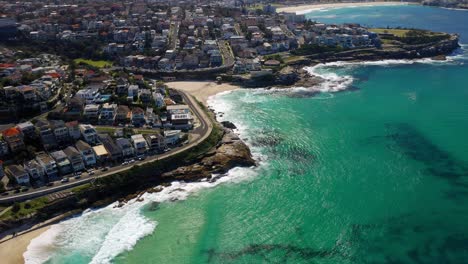 suburbios costeros con playas de bronte, tamarama y bondi en el océano pacífico en sydney, nueva gales del sur, australia