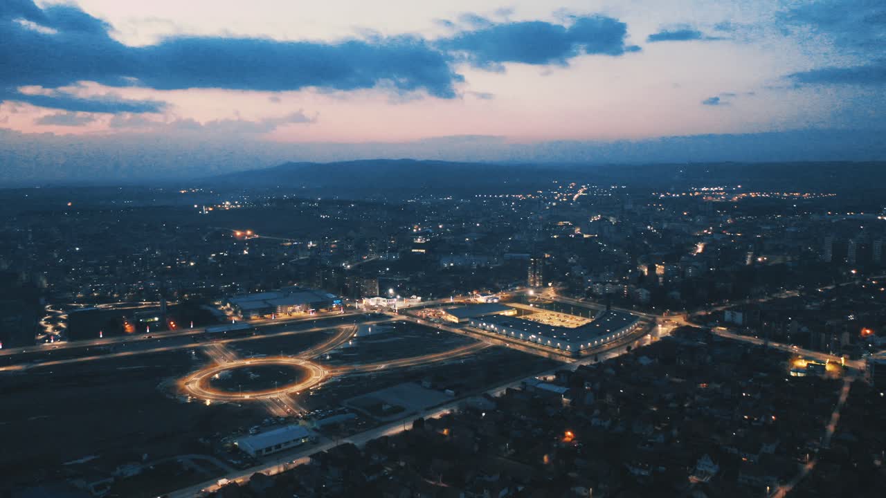 밤 4k로 찍은 도시의 파노라마