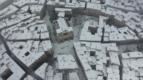 montpellier iglesia de saint roch bajo la nieve rara toma aérea invierno frío nublado