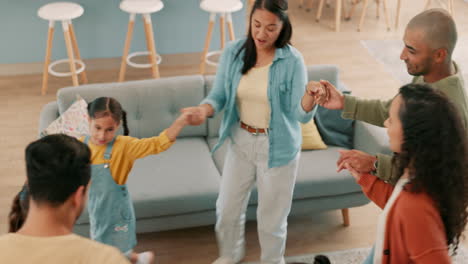 familia, niños y baile con un grupo de personas