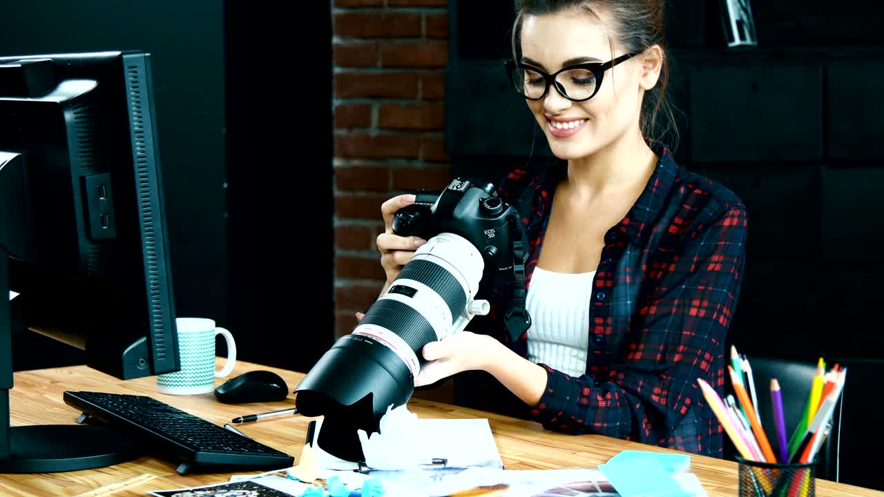 concepto de trabajar solo en la oficina