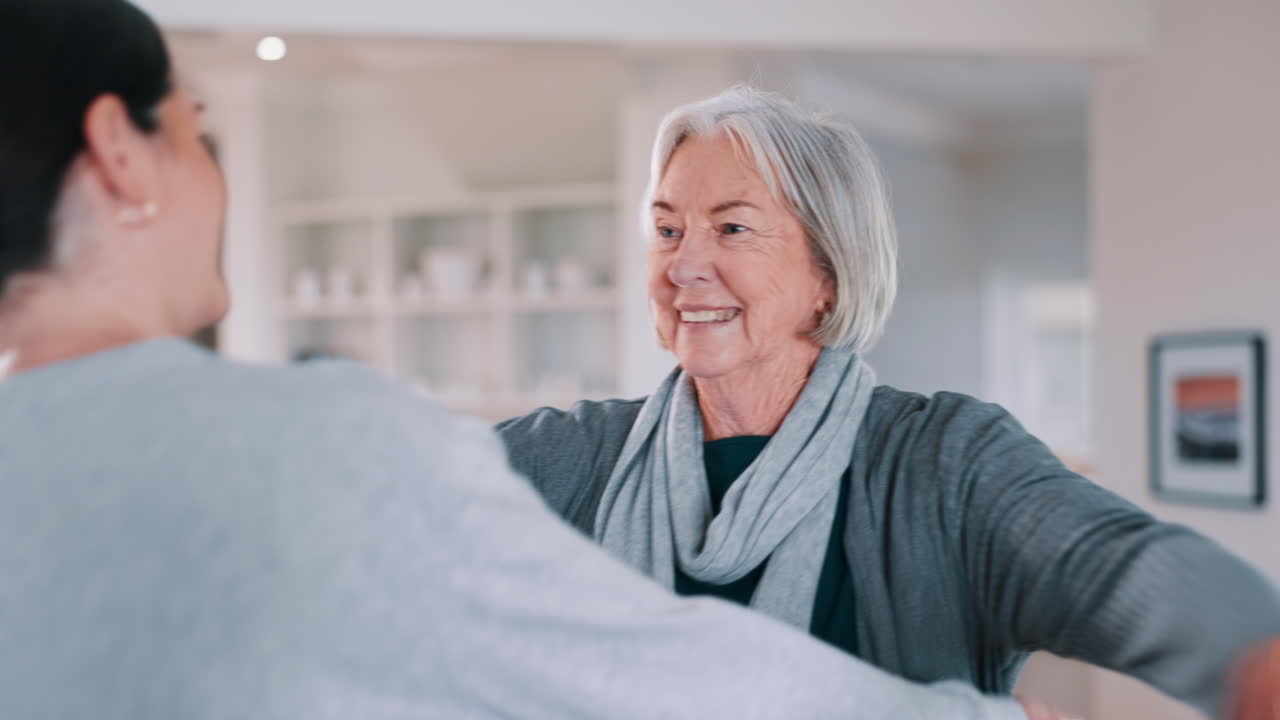 고령자, 부모 또는 딸과 함께 포옹