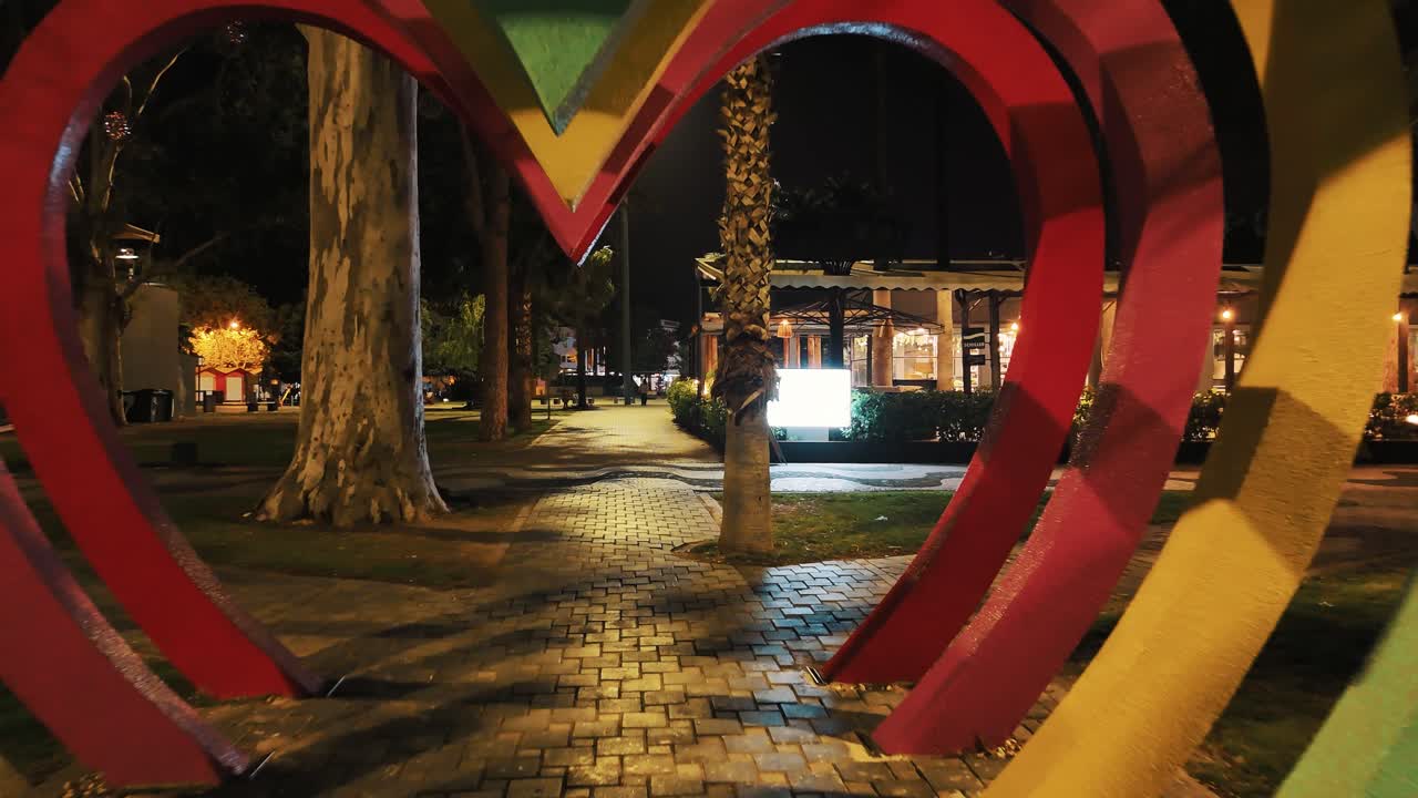 터키의 지중해 연안의 휴양 도시인 메르의 드론 뷰.