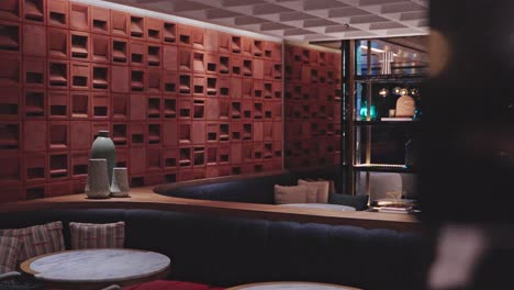 el vestíbulo del hotel minimalista de mal humor verificación en el área