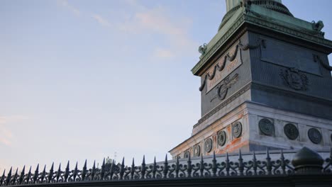 Nahaufnahme-Der-Julisäule-Auf-Der-Place-De-La-Bastille,-Paris-Frankreich