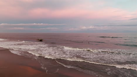 puesta de sol en la playa sobre el océano atlántico - vista aérea