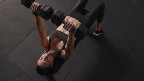 Entrenamiento-Cruzado-En-Un-Gimnasio