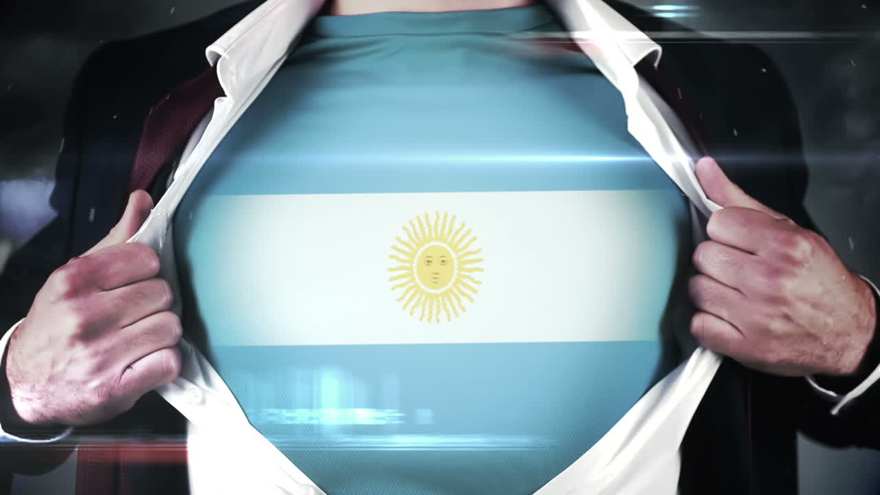 Camisa de abertura do homem de negócios para revelar a bandeira argentina