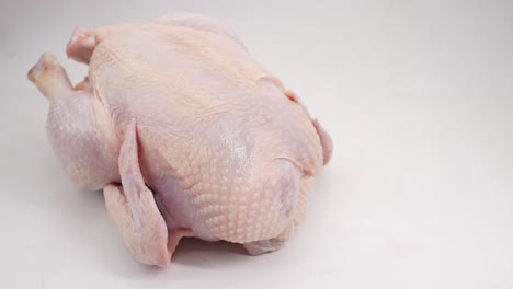 pollo entero crudo