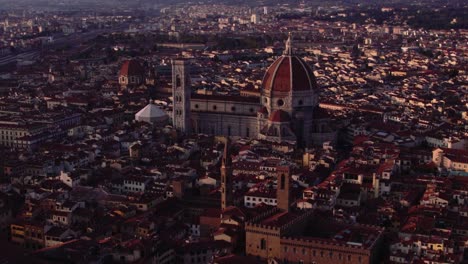 Pulling-out-drone-shot-of-Florence,-Italy's-Duomo