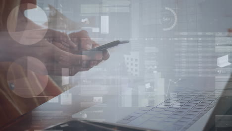 animación de tablero de negociación, sección media de una mujer caucásica trabajando en una computadora portátil y usando un teléfono móvil