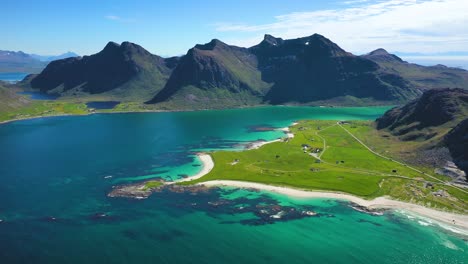 beach lofoten islands es un archipiélago en el condado de nordland, noruega.