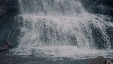 una poderosa cascada