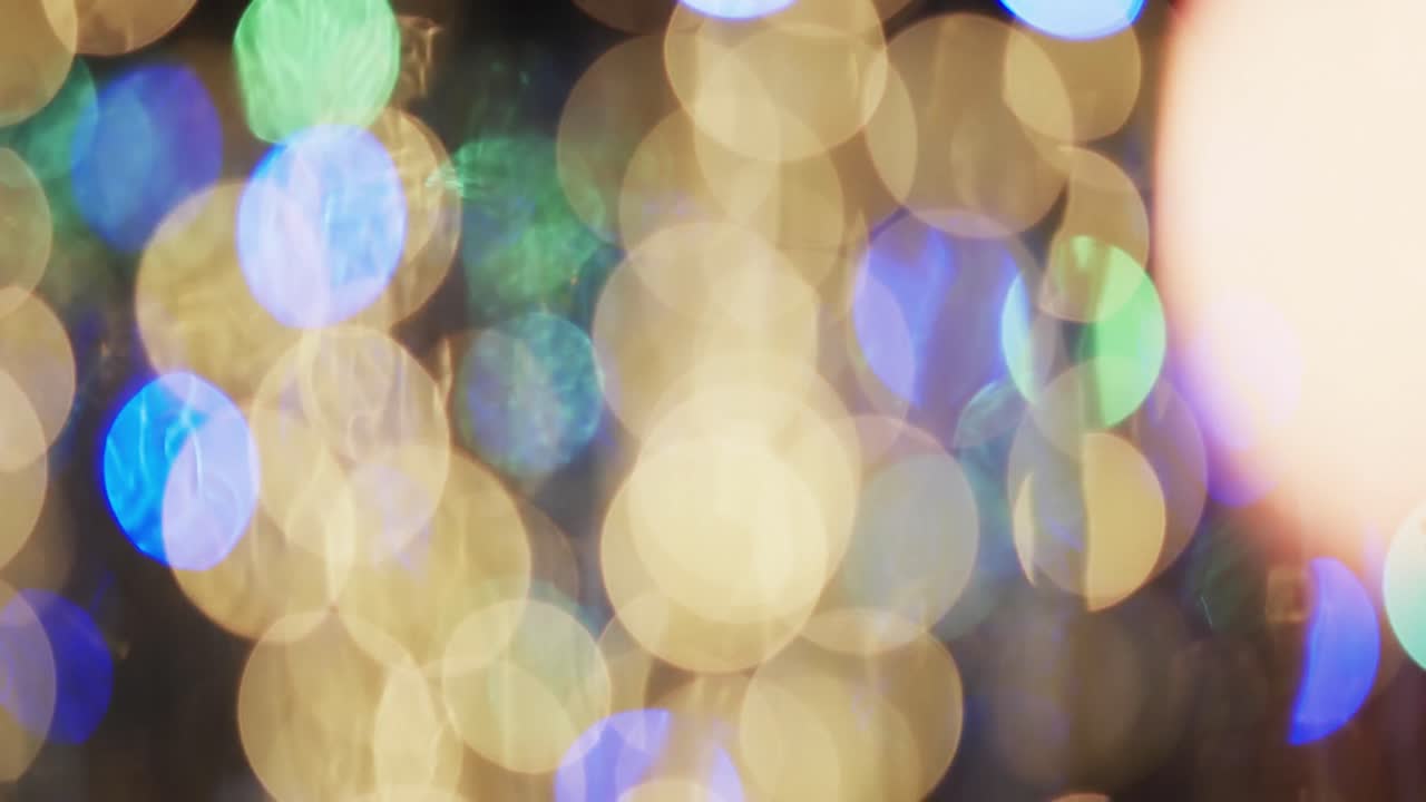 video de puntos de luz bokeh amarillos parpadeantes con espacio de copia