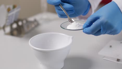 Laboratory apparatus and their uses are demonstrated by a pharmaceutical technical assistant, medicine experiment, clinical analysis, research, medical illustration, use of pharmacy supplies
