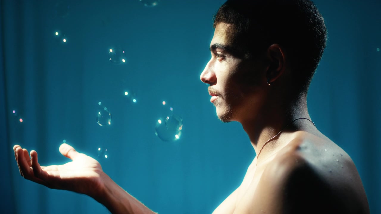 夢幻男子與飄浮肥皂泡泡