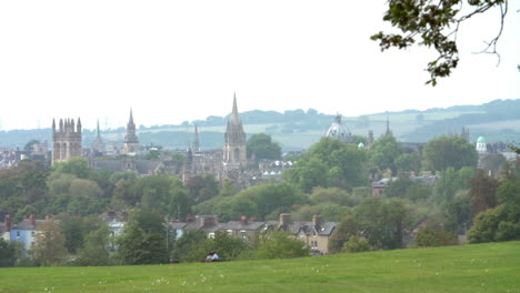 Vista-Panorámica-Del-Horizonte-Y-Los-Tejados-De-La-Ciudad-De-Oxford.