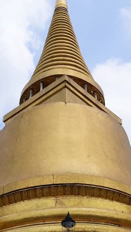 stunning views of bangkok\'s iconic temple architecture