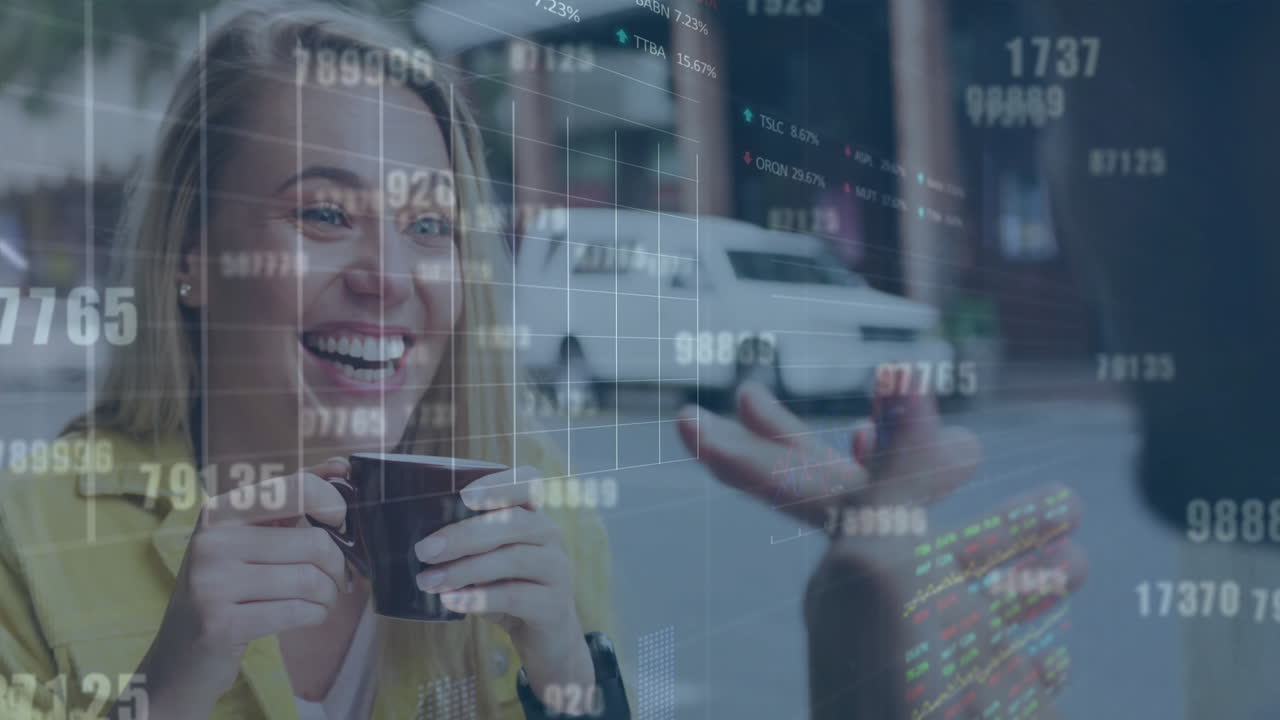 animación del procesamiento de datos financieros sobre diversas personas que hablan en la ciudad