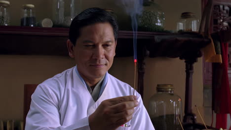 traditional medicine practitioner