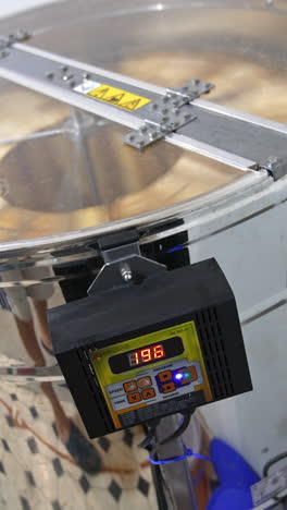 sweet honey centifugal extracting. honey harvesting machine. vertical video