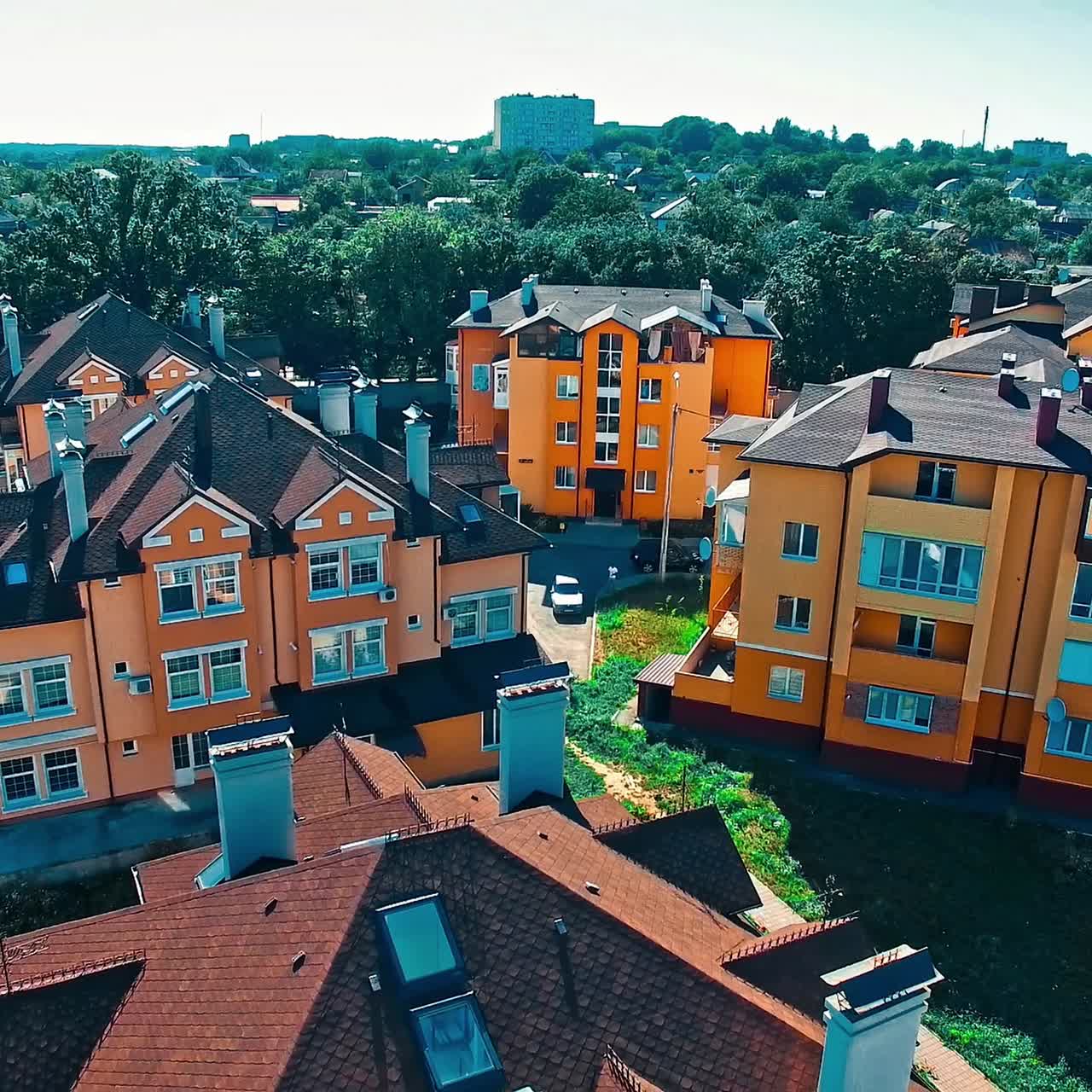 casas modernas en la calle urbana