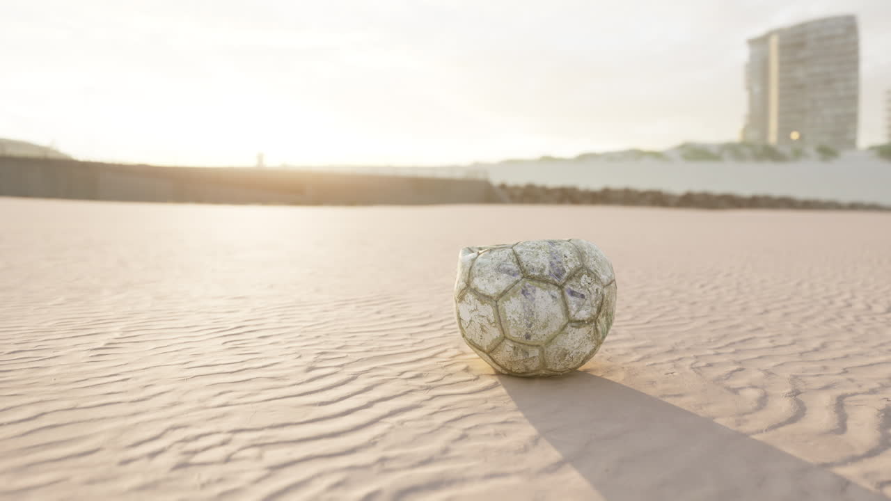 아무도 없는 해변에서 홀로 공