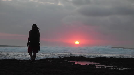 Abenteurer-Backpacker,-Der-Das-Leben-Auf-Bali,-Indonesien,-überdenkt