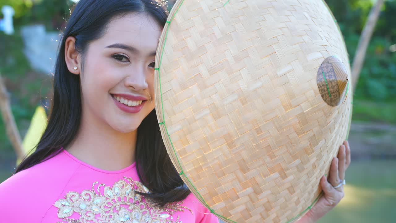 Vietnamese Woman With Traditional Vietnam Hat , Video In 4K