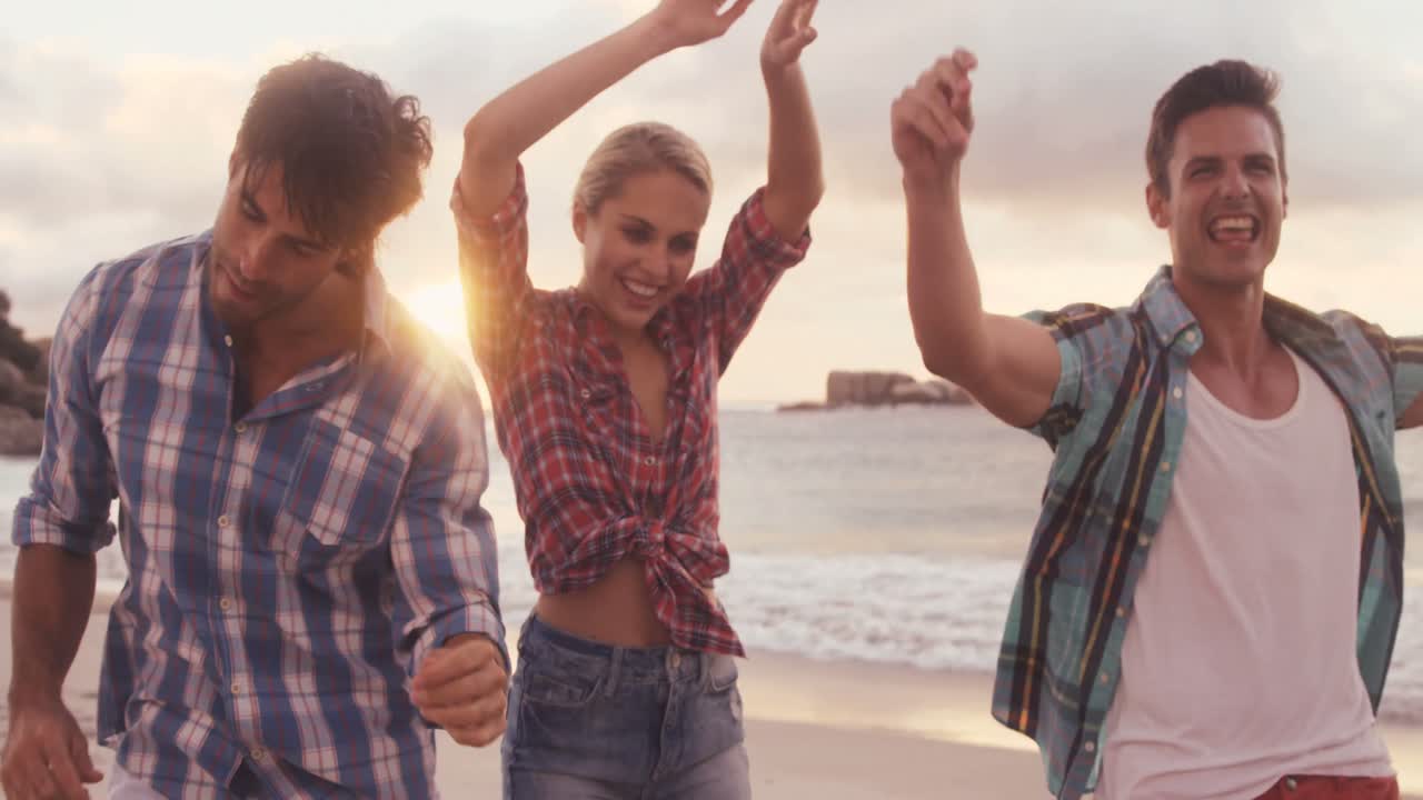 amigos divirtiéndose juntos