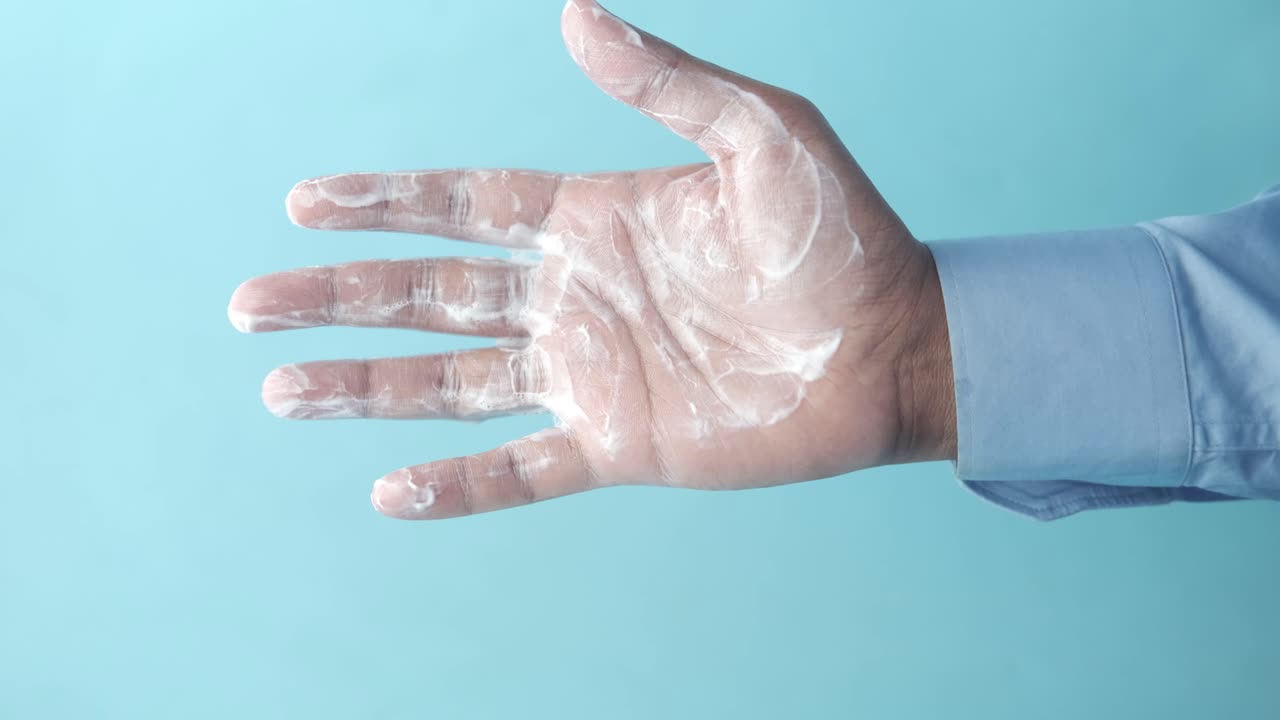 비누로 손 씻기