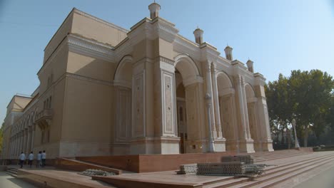 El-Teatro-Bolshoi-Académico-Estatal-Del-Teatro-Navoi-Es-El-Teatro-De-ópera-Nacional-En-Tashkent,-Uzbekistán