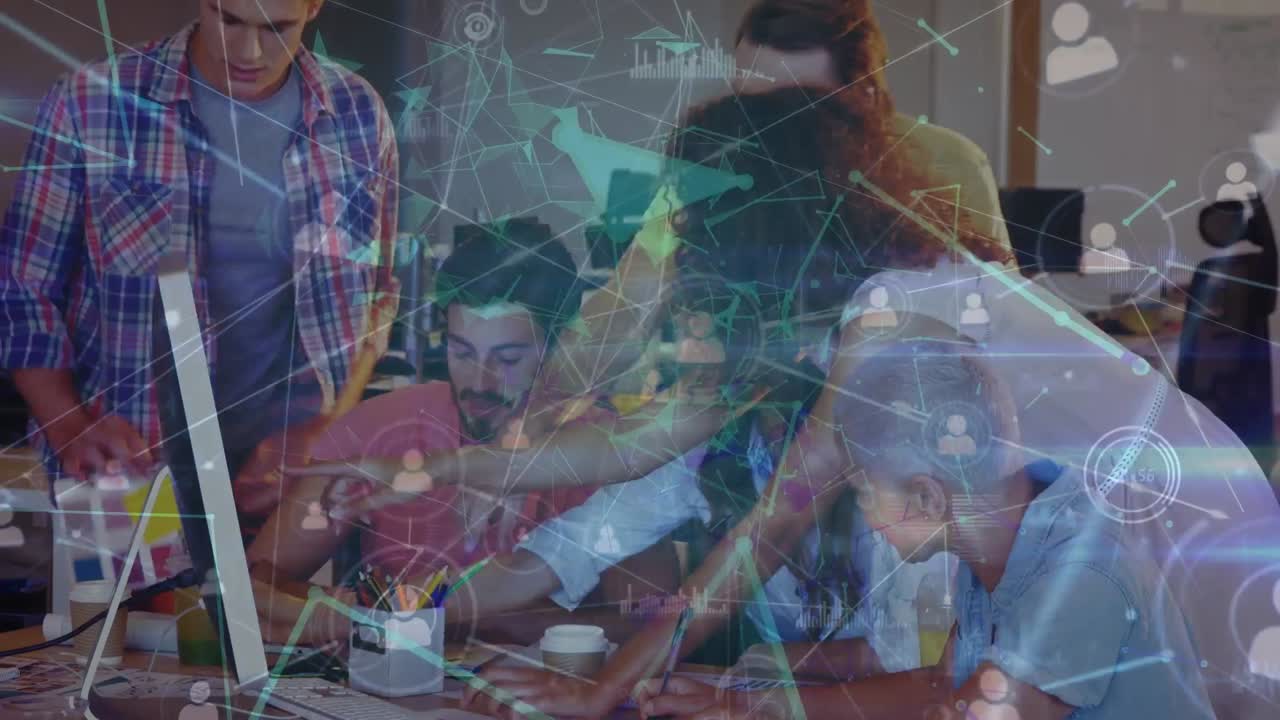 animación del procesamiento de datos sobre diversas personas de negocios hablando