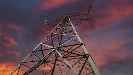 ángulo bajo del poste eléctrico durante la colorida puesta de sol, imagen abstracta