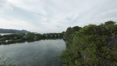 인도네시아 라자암파트 (raja ampat) 에 있는 루파스 호수 (rufas lagoon) 의 훌륭한 드론 영상