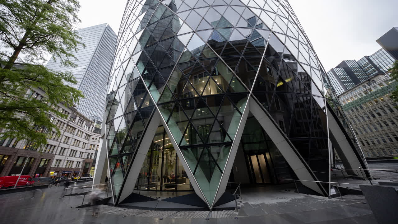 런던 시의 사무실 창문,