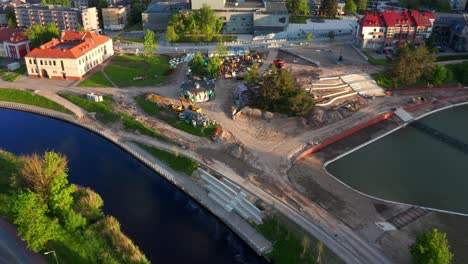 Parque-Estatal-Senvage-Cerca-Del-Río-Nevezis-En-Panevėžys,-Lituania-En-Una-Tarde-Soleada