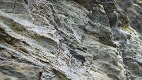 Cerrar-Video-Rocas-Acantilado-Inclinar-Hacia-Arriba