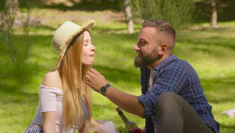 couple enjoying a picnic in a park