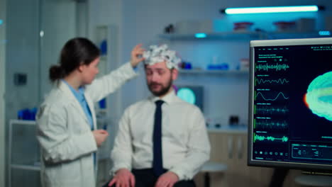 hombre paciente visitante investigador médico profesional