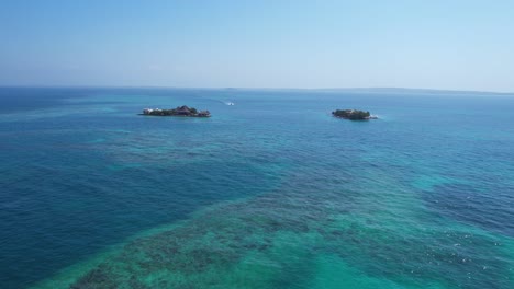 Toma-De-Drones-Del-Archipiélago-Del-Mar-Caribe-Y-Las-Islas-Del-Rosario,-Cartagena,-Colombia