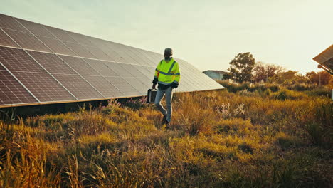 Technician-walking-at-solar-panel-farm