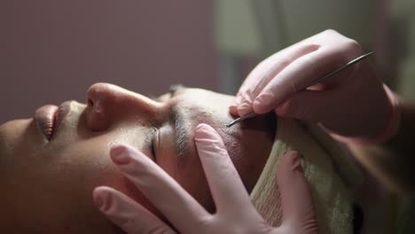 Frente-Mexicana-Latina-Limpieza-Profunda-Espinillas-Cuidado-De-La-Piel-Terapia-De-Tratamiento-Limpio-En-El-Spa-Centro-De-Bienestar-Facial-Chico-Masculino