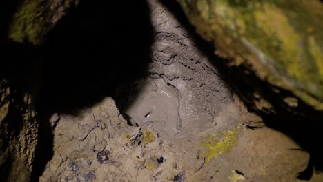 Gas-bubbles-inside-an-active-volcano