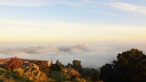 Wolken-In-Der-Nähe-Von-Alcazar-Der-Festung-Toledo