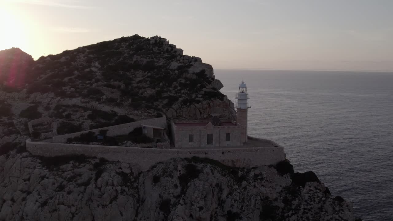 Faro al tramonto in riva al mare, Dragonera, Maiorca, Spagna