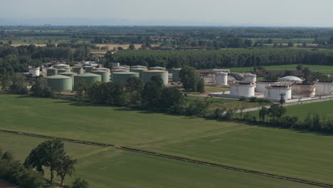 Oil-refinery-plant-at-sunny-day