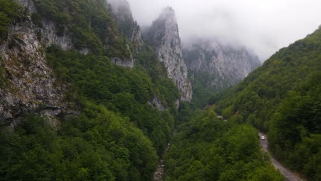 Kosovo-Rugova-Canyon-Misty-Mountain-Luftdrohne-1.mp4